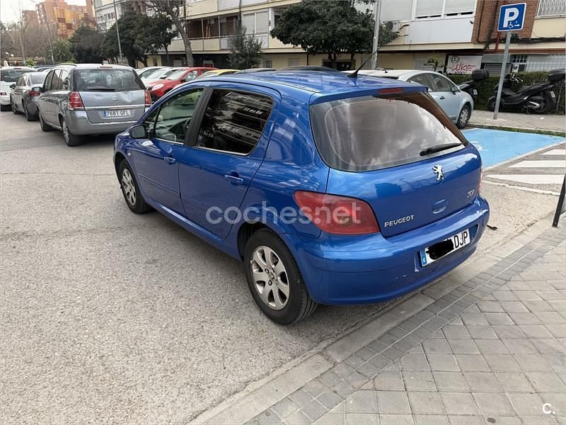 Usado Peugeot 307 110 CV (80 kW) 2005 Azul Berlina