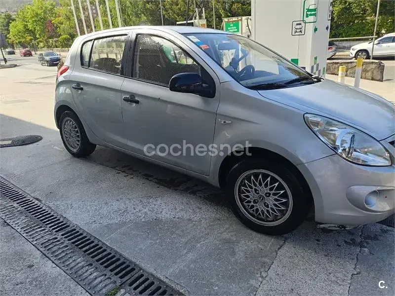 Usado Hyundai i20 Classic 78 CV (57 kW) 2010 Gris / plata Utilitario