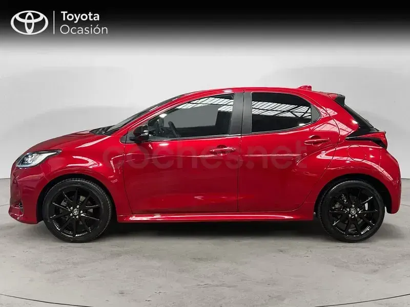 Usado Toyota Yaris Hybrid Style 116 CV (85 kW) 2022 Rojo Berlina