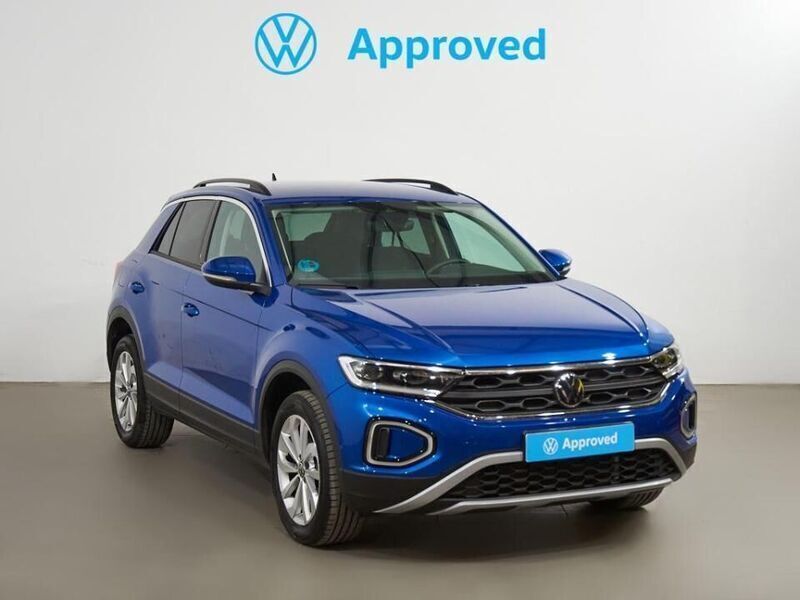 Azul Usado 2024 VW T-Roc Life SUV | 28.990 € (Un poco caro) - Imagen 1/4