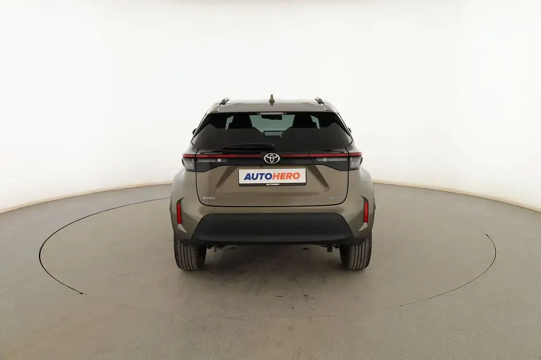 Usado Toyota Yaris Cross Style 131 CV (96 kW) 2024 Verde SUV