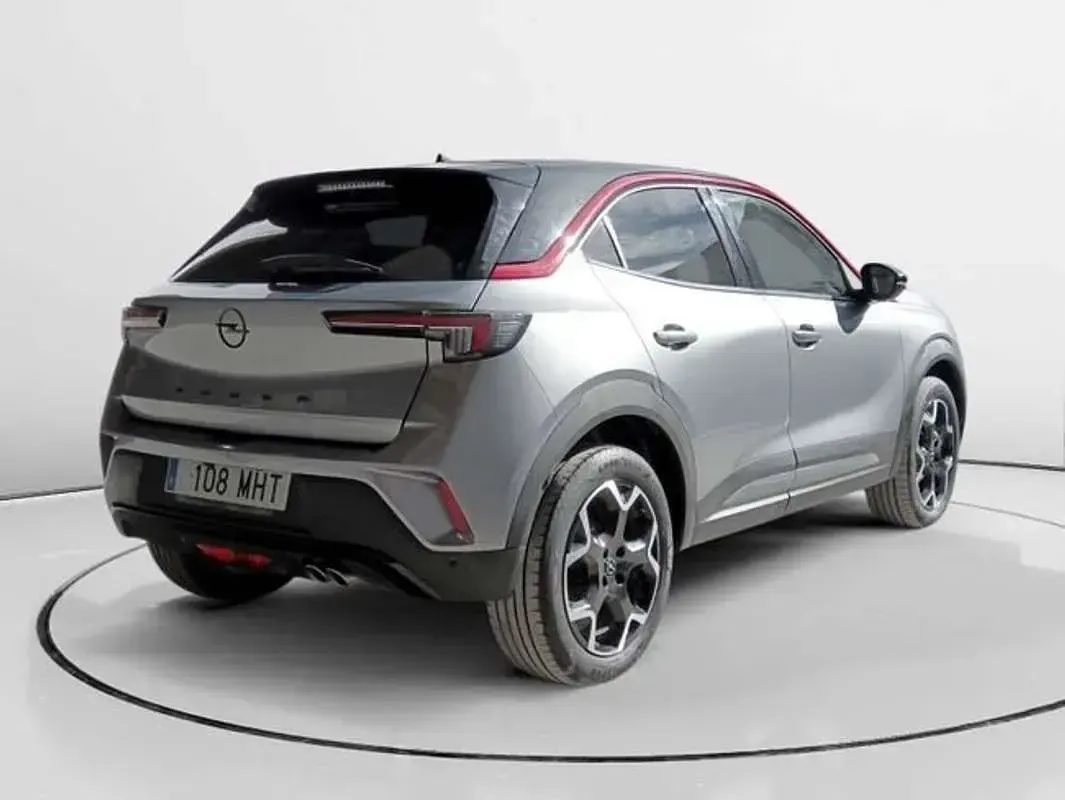 Usado Opel Mokka 131 CV (96 kW) 2023 Gris SUV