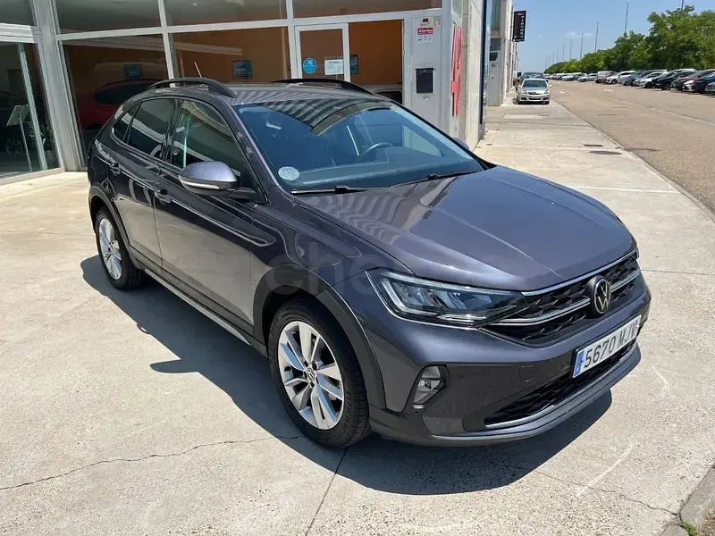Usado VW Taigo Life 110 CV (80 kW) 2023 Gris / plata SUV