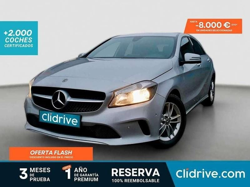 Usado Mercedes A180 136 CV (100 kW) 2018 Gris Utilitario