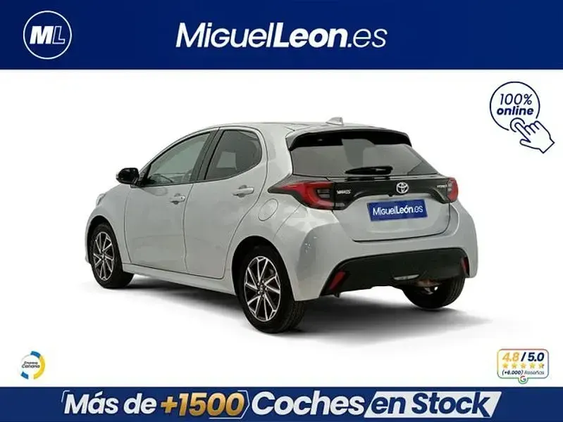 Usado Toyota Yaris Hybrid Active 116 CV (85 kW) 2023 Gris / plata Berlina