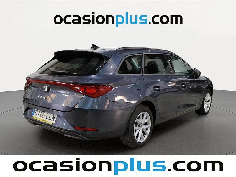 Usado Seat Leon Style 150 CV (110 kW) 2020 Gris Familiar