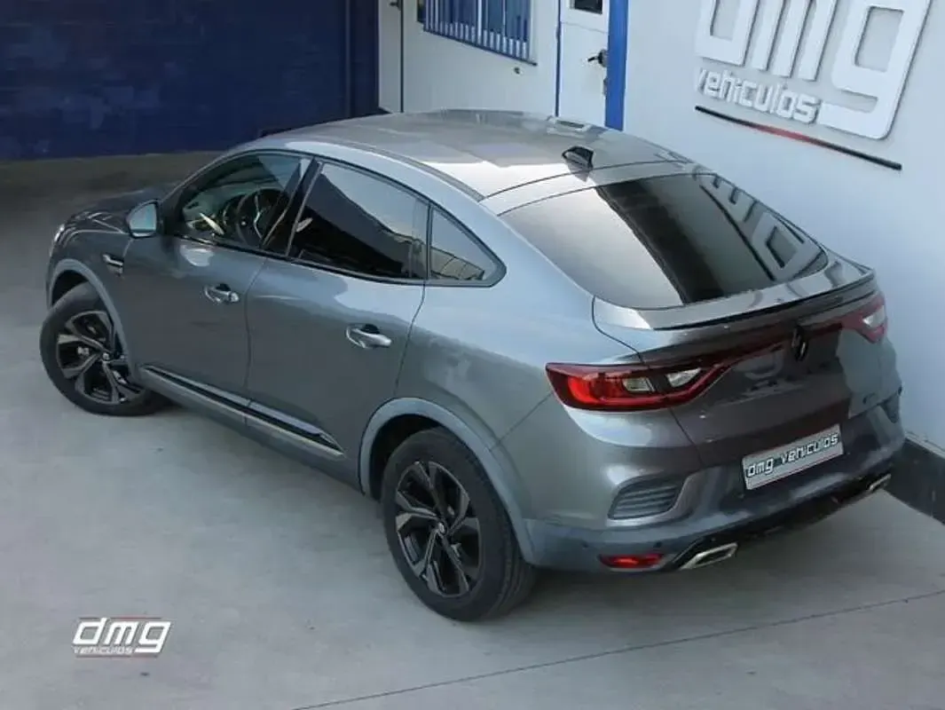 Usado Renault Arkana 145 CV (106 kW) 2023 Gris SUV