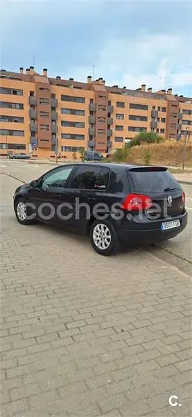 Usado VW Golf IV Highline 105 CV (77 kW) 2006 Negro Berlina