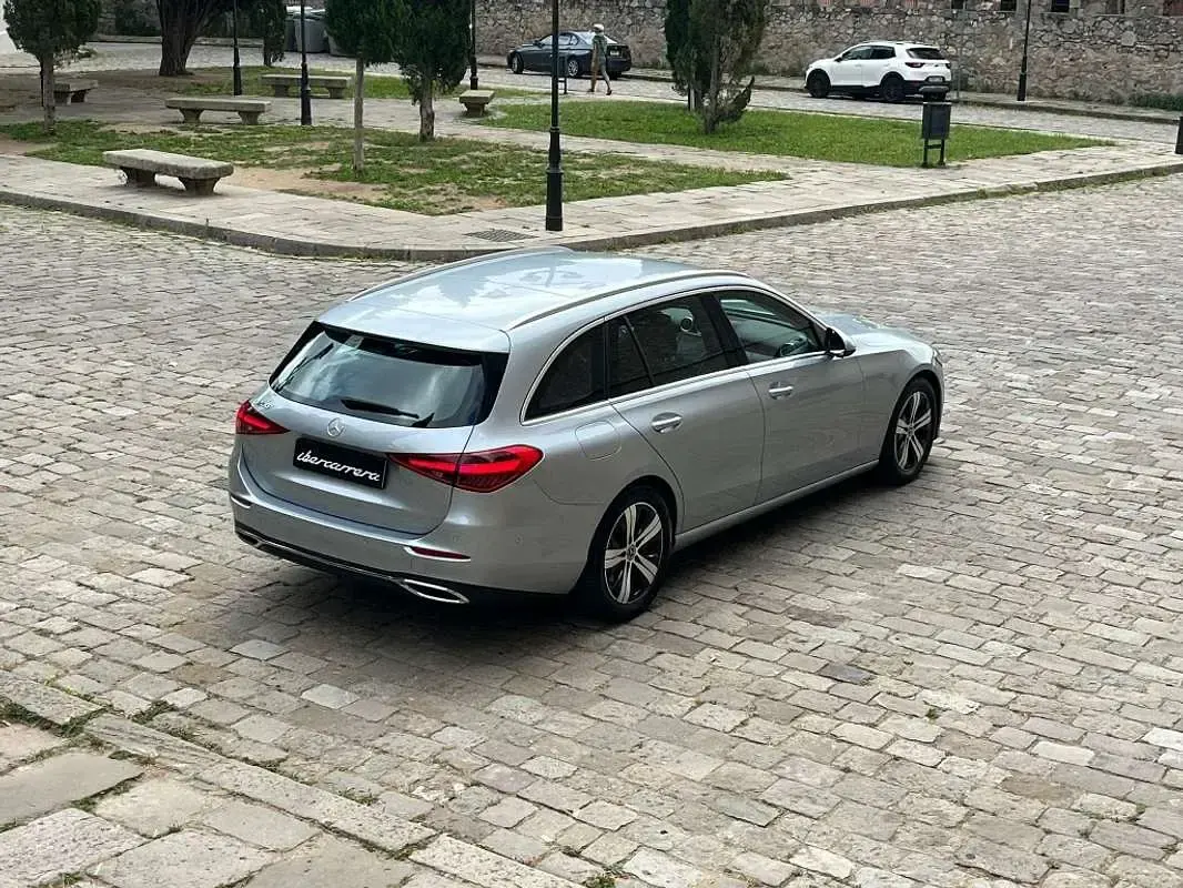 Usado Mercedes C200 204 CV (150 kW) 2023 Plateado Familiar