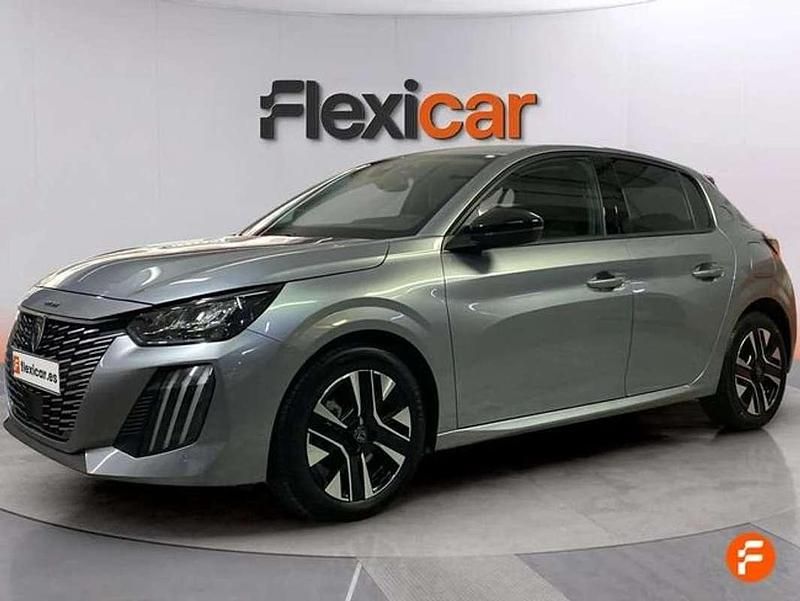 Usado Peugeot 208 Allure 101 CV (74 kW) 2025 Gris Utilitario