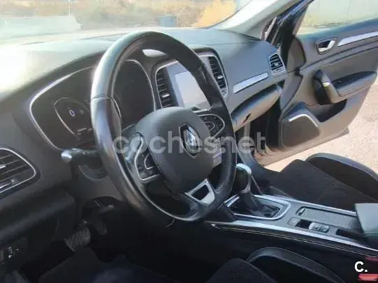 Usado Renault Mégane IV Zen 140 CV (102 kW) 2019 Negro Berlina