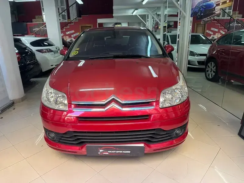 Usado Citroën C4 92 CV (67 kW) 2006 Rojo Berlina