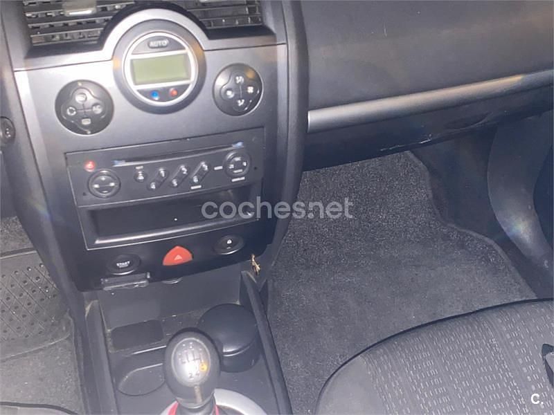 Usado Renault Mégane II Dynamique 105 CV (77 kW) 2007 Negro Berlina
