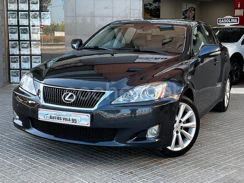 Gris / plata Usado 2009 Lexus IS220d Luxury Line Berlina | 6990 € (Precio justo) - Imagen 1/4