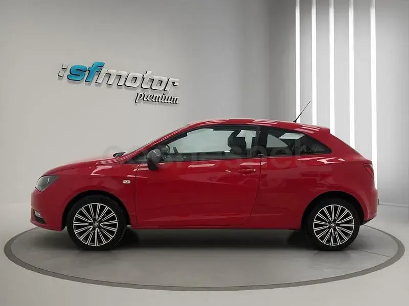 Usado Seat Ibiza SC CONNECT 90 CV (66 kW) 2015 Rojo Utilitario