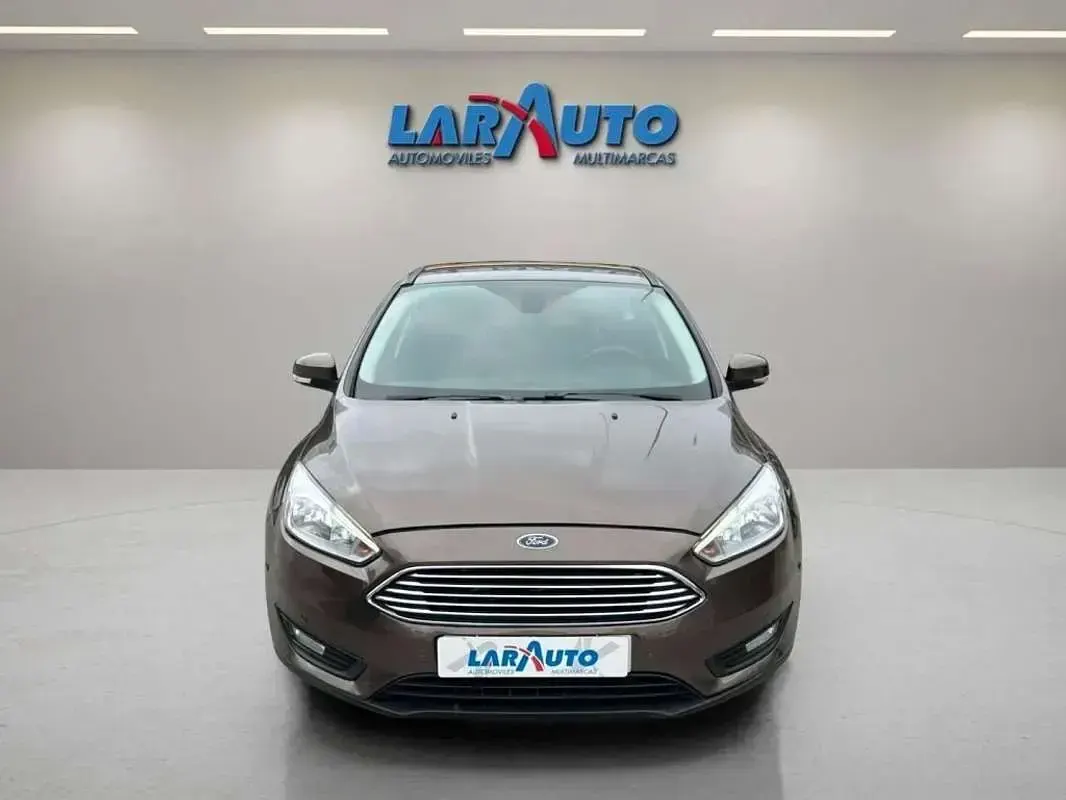 Usado Ford Focus Trend+ 120 CV (88 kW) 2017 Marrón Utilitario