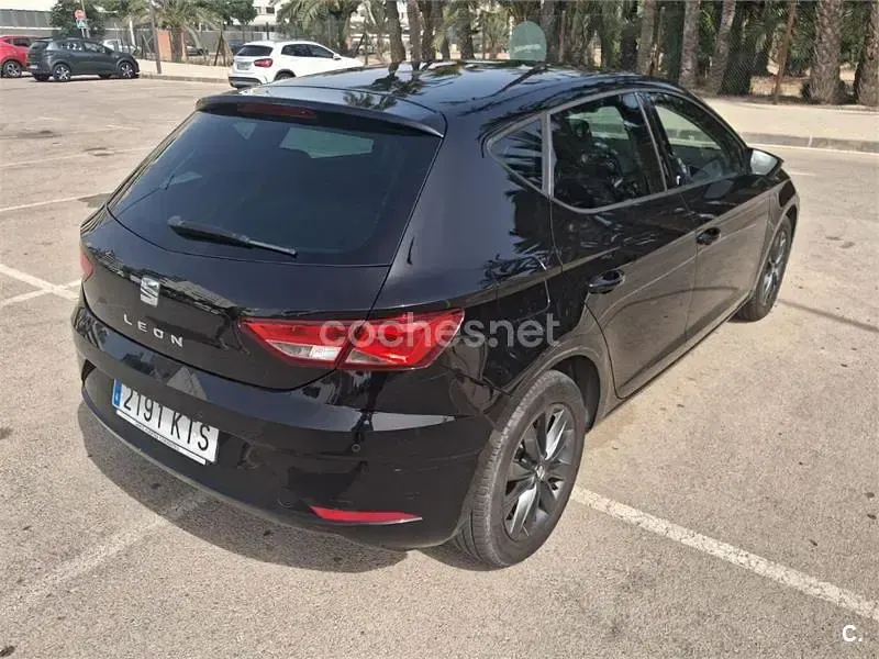 Usado Seat Leon ST Style 115 CV (84 kW) 2019 Negro Familiar