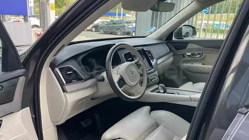 Occasion Volvo XC90 Plus 235 ch (172 kW) 2023 Gris SUV