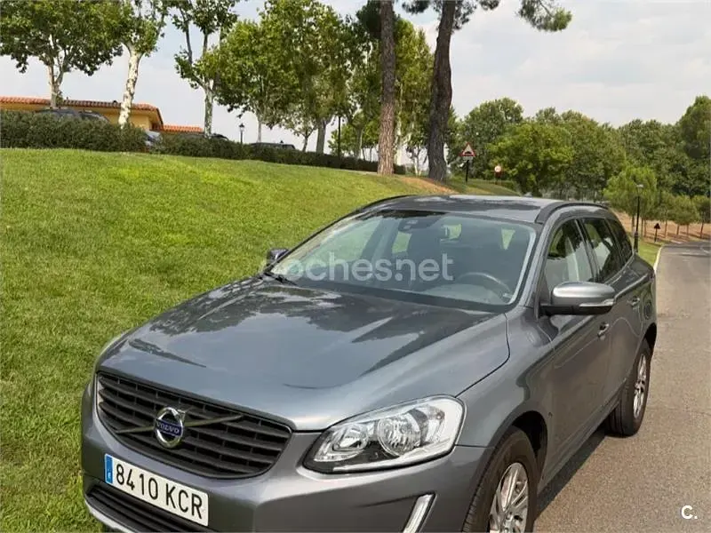 Usado Volvo XC60 Kinetic 150 CV (110 kW) 2017 Gris / plata SUV