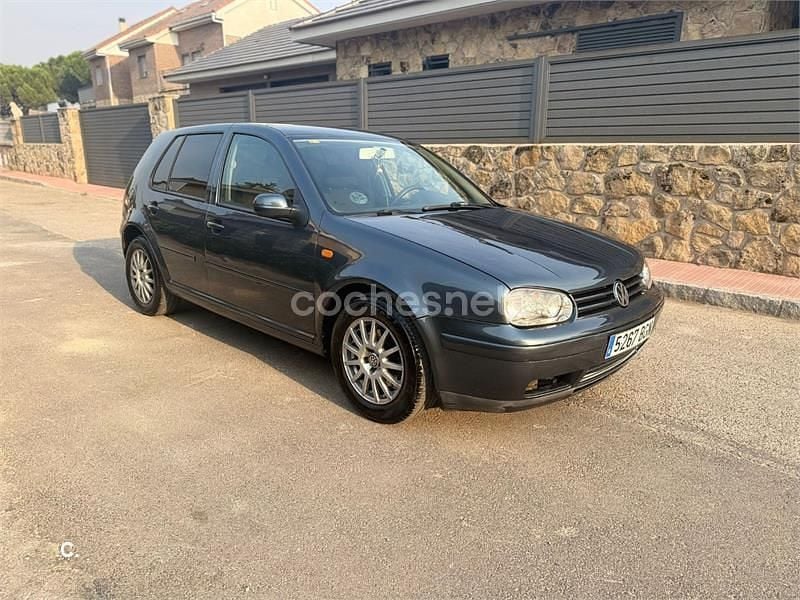 Gris / plata Usado 2001 VW Golf IV Highline Berlina | 2800 € (Buen precio) - Imagen 1/4
