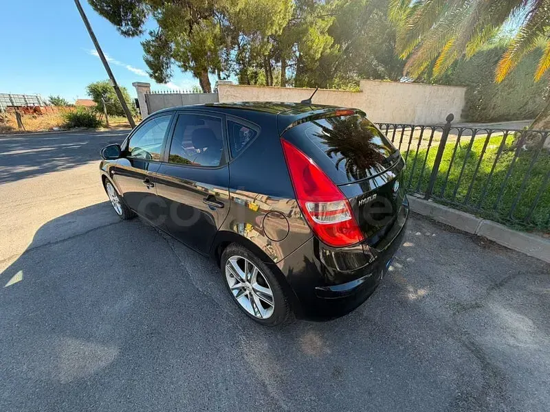 Usado Hyundai i30 Sport 115 CV (84 kW) 2007 Negro Utilitario