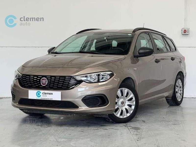 Usado Fiat Tipo Lounge 95 HP (69 kW) 2018 Bege Carrinha