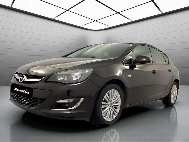 Marrón Usado 2013 Opel Astra Selective | 8499 € (Precio justo) - Imagen 1/4