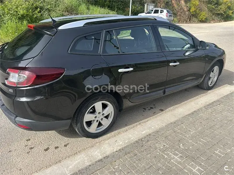 Usado Renault Mégane GrandTour Expression 105 CV (77 kW) 2010 Negro Familiar
