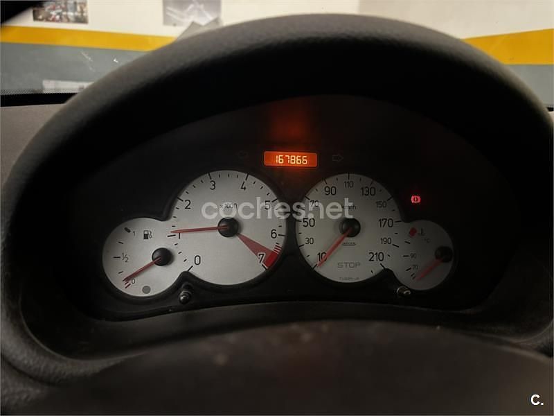 Usado Peugeot 206 Quiksilver 90 CV (66 kW) 2004 Gris / plata Berlina