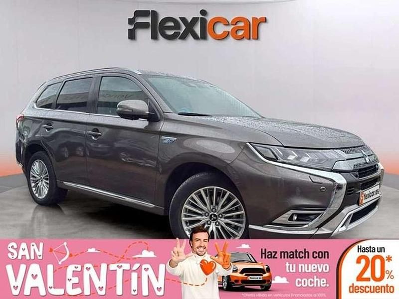Usado Mitsubishi Outlander P-HEV 224 CV (164 kW) 2019 Marrón SUV