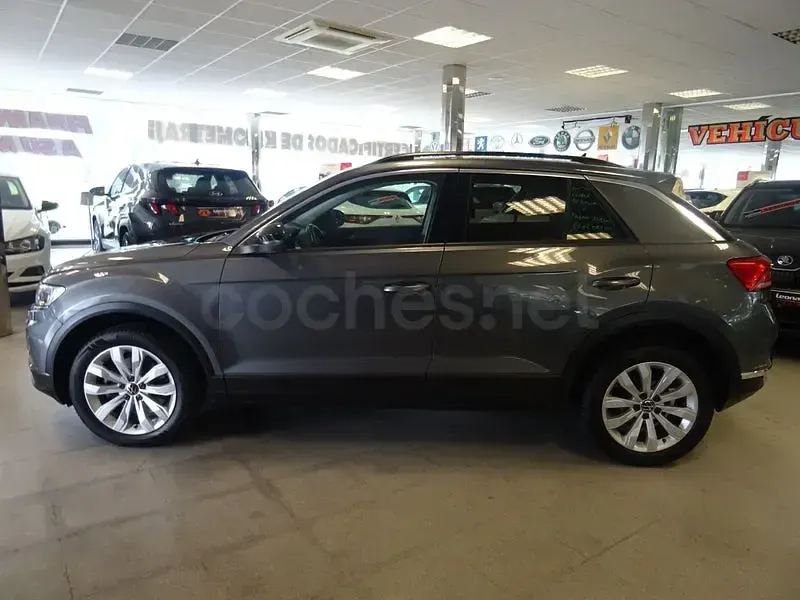 Usado VW T-Roc Advance 150 CV (110 kW) 2022 Gris / plata SUV