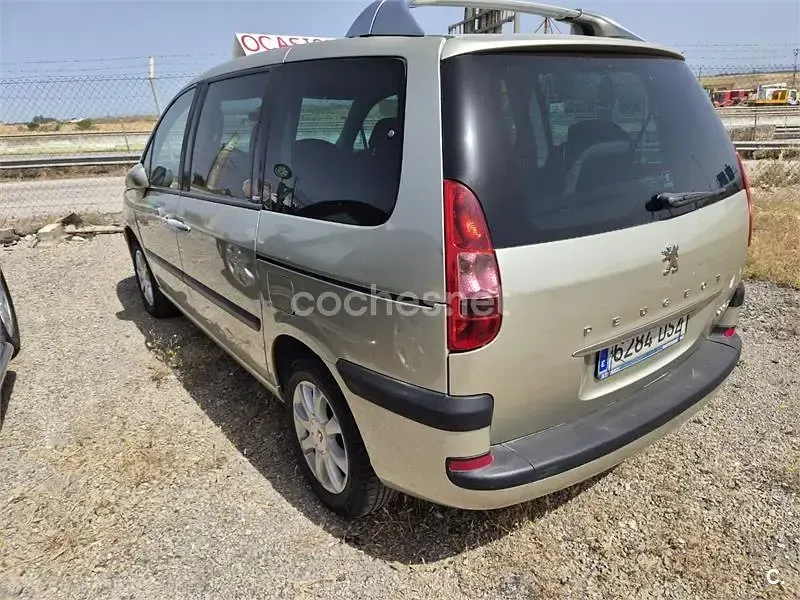 Usado Peugeot 807 130 CV (95 kW) 2005 Blanco Monovolumen