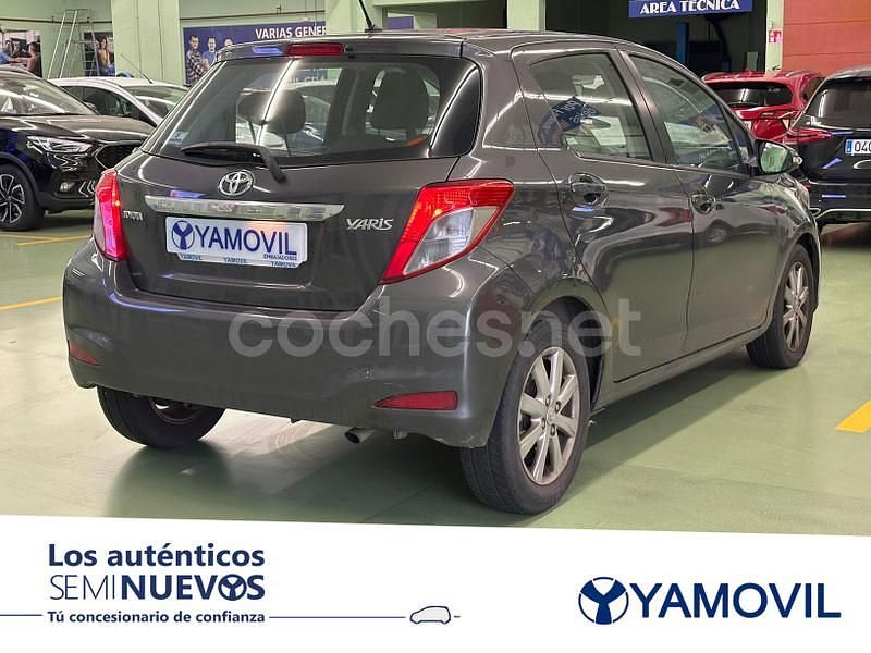 Usado Toyota Yaris Active 90 CV (66 kW) 2013 Gris Berlina