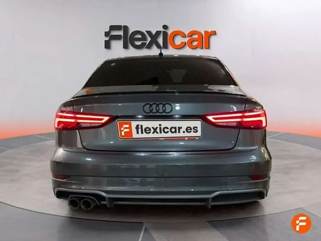 Usado Audi A3 116 CV (85 kW) 2019 Gris Berlina