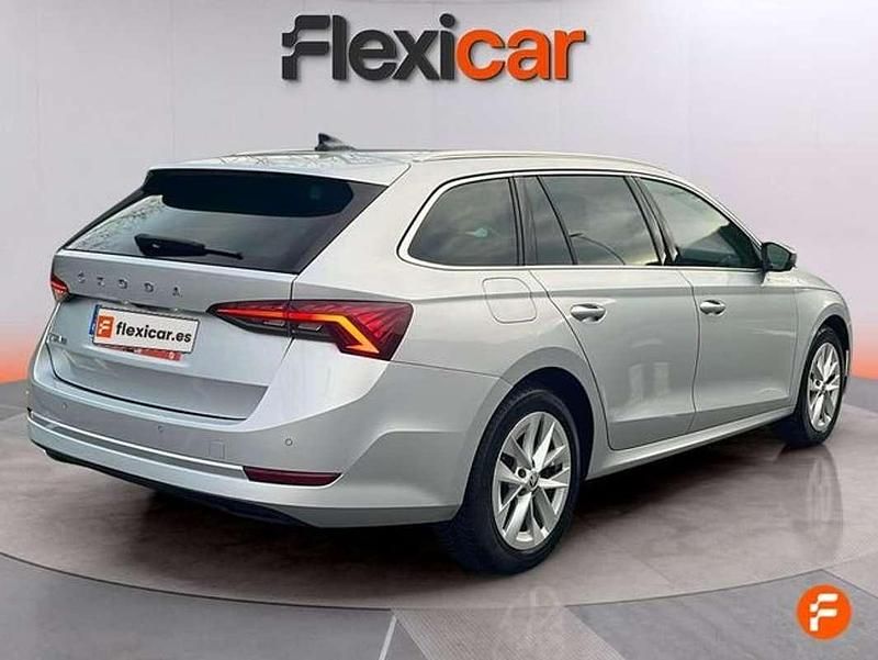 Usado Skoda Octavia Ambition 150 CV (110 kW) 2022 Gris Utilitario