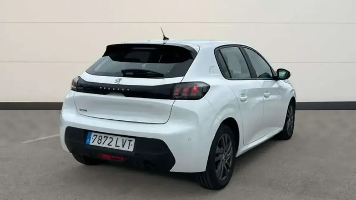 Usado Peugeot 208 Active 102 CV (75 kW) 2021 Blanco Utilitario
