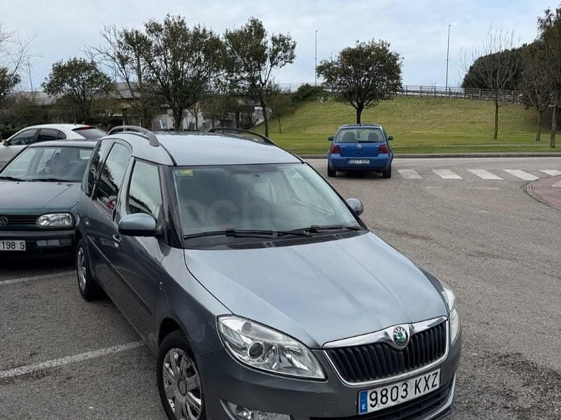 Usado Skoda Roomster Ambition 86 CV (63 kW) 2012 Gris / plata Monovolumen
