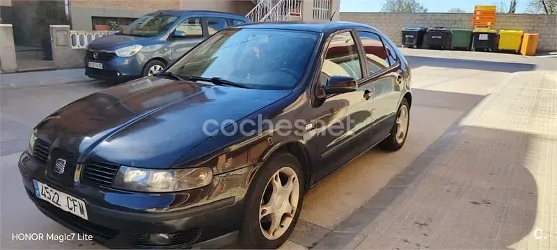 Usado Seat Leon Sport 110 CV (80 kW) 2003 Negro Utilitario