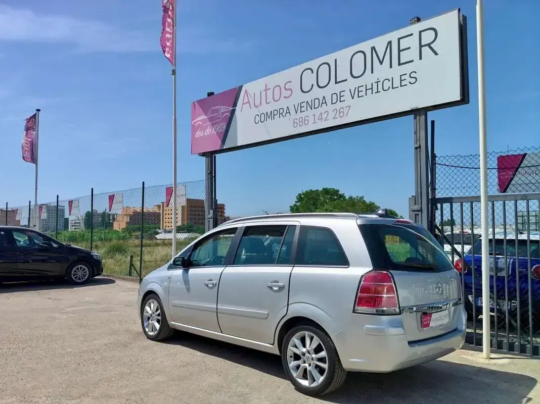 Usado Opel Zafira Enjoy 120 CV (88 kW) 2006 Gris Monovolumen