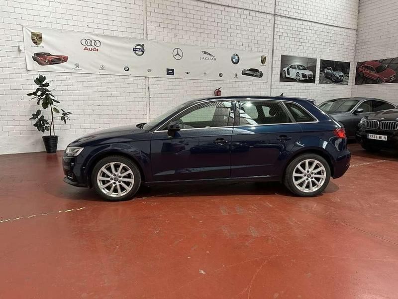 Usado Audi A3 Sportback Design 116 CV (85 kW) 2019 Azul Utilitario