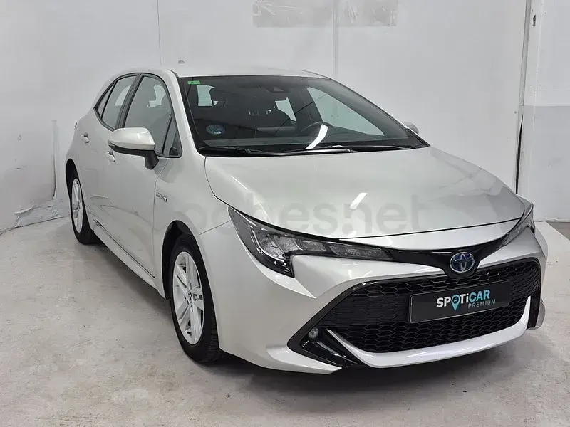 Usado Toyota Corolla Active 122 CV (89 kW) 2019 Gris / plata Berlina