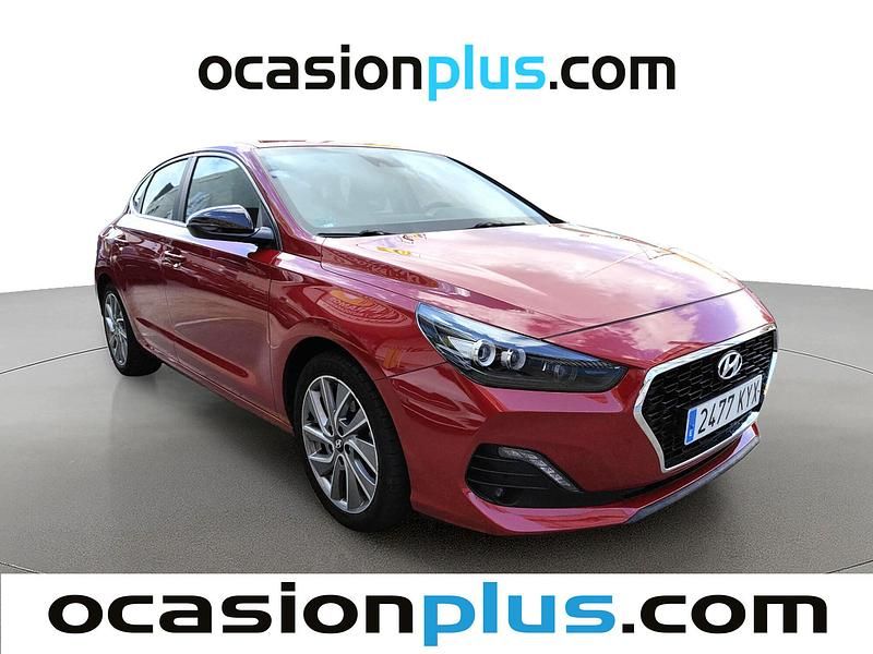 Usado Hyundai i30 136 CV (100 kW) 2019 Rojo Berlina