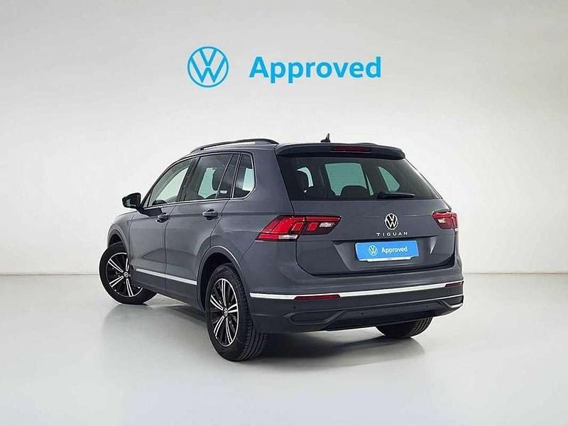 Usado VW Tiguan Life 150 CV (110 kW) 2024 Negro SUV