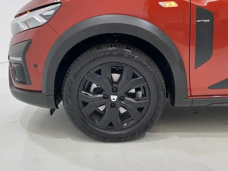 Usado Dacia Jogger Extreme 110 CV (80 kW) 2022 Rojo Monovolumen