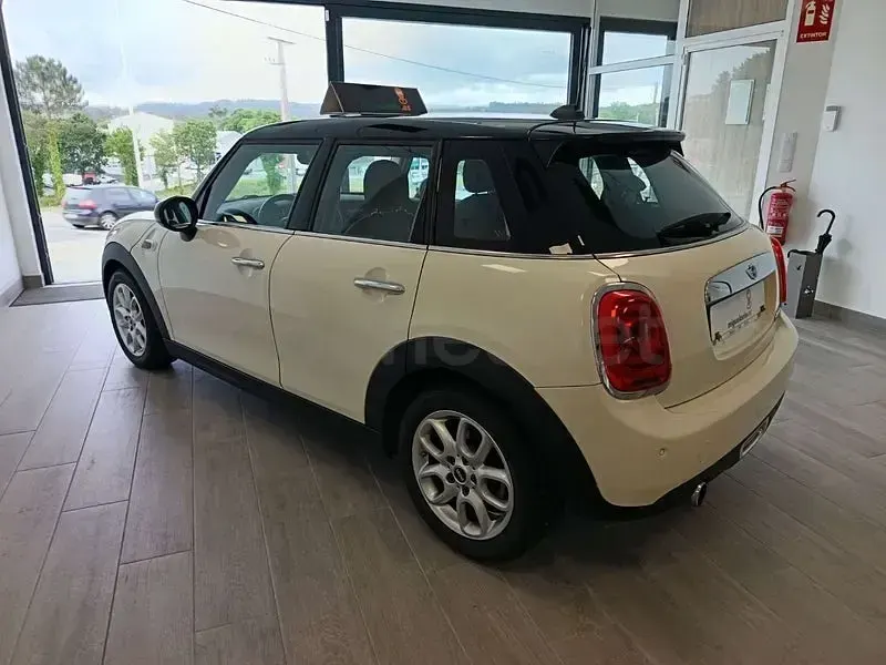 Usado Mini Cooper D 116 CV (85 kW) 2017 Beige Utilitario
