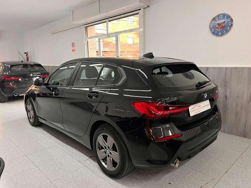 Usado BMW 118 136 CV (100 kW) 2022 Negro Utilitario