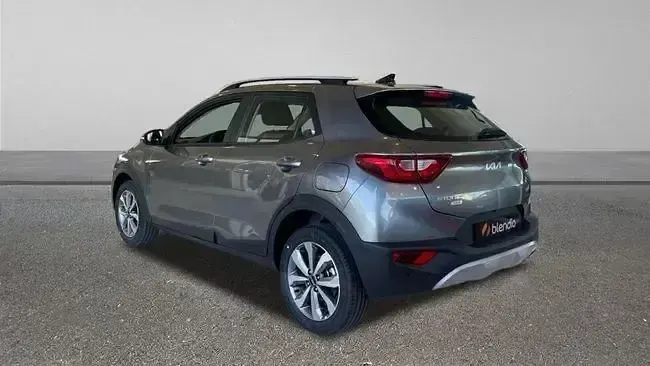 Usado Kia Stonic 100 CV (73 kW) 2025 Gris SUV