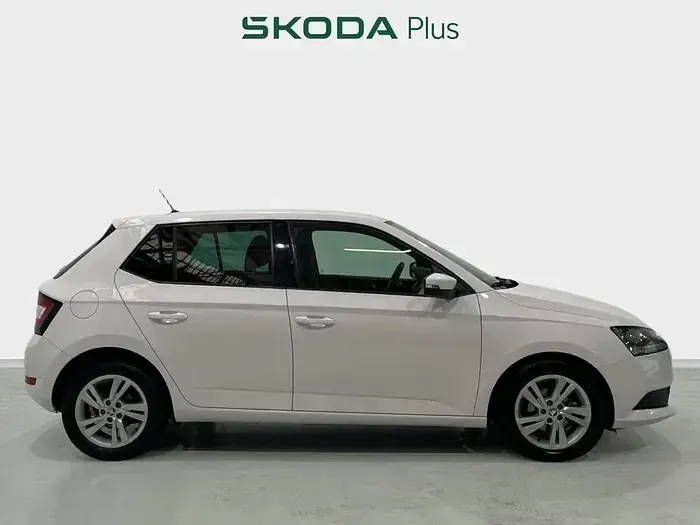Usado Skoda Fabia Ambition 95 CV (69 kW) 2021 Blanco Utilitario