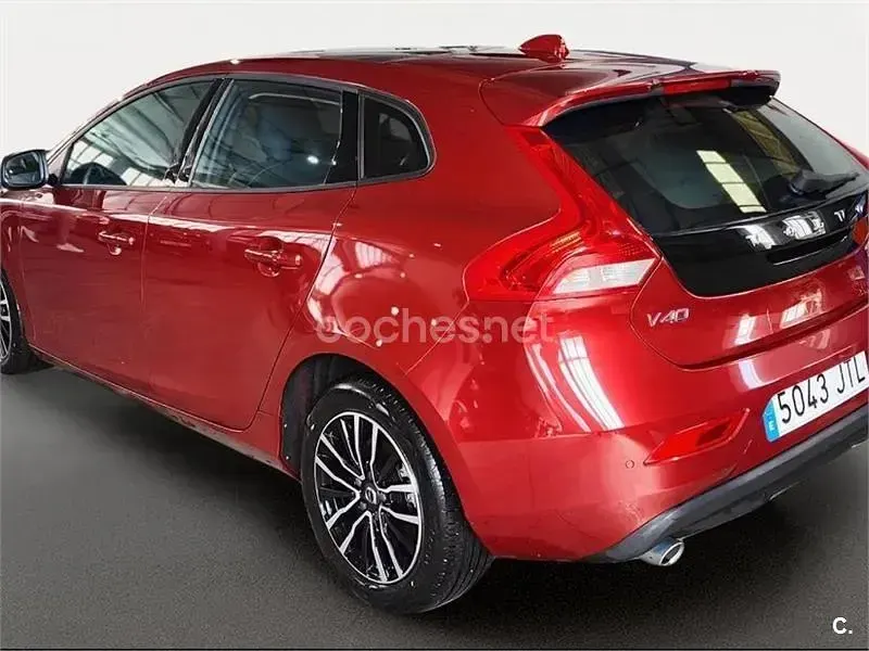 Usado Volvo V40 Momentum 150 CV (110 kW) 2016 Granate Berlina