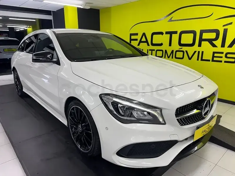 Usado Mercedes CLA220 Shooting Brake 177 CV (130 kW) 2017 Blanco Familiar